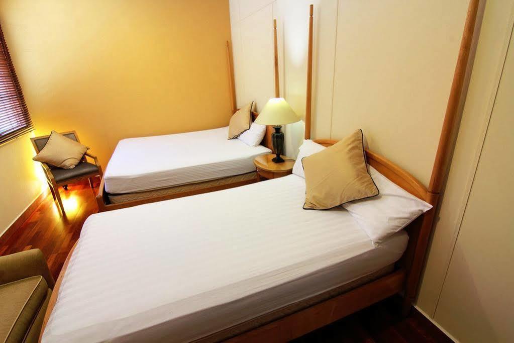 Red Inn Heritage Guest House George Town Exterior photo